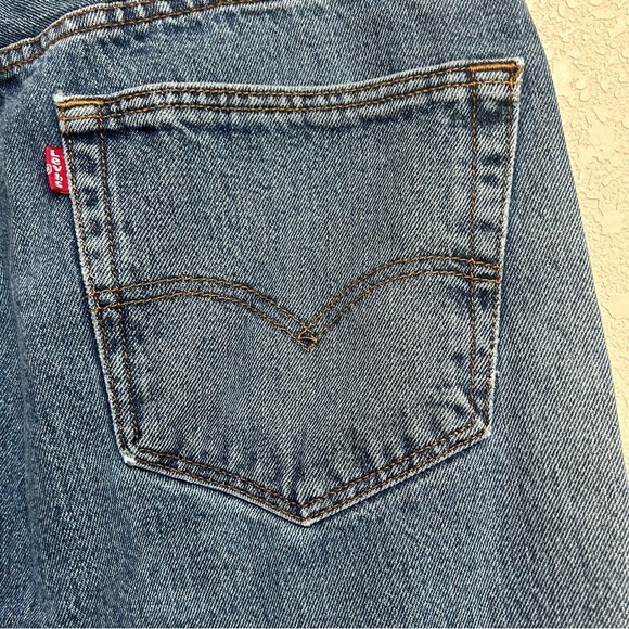 Levi’s Men’s 505 Regular Fit Straight Leg Blue Distressed Jeans - Picture 6 of 9